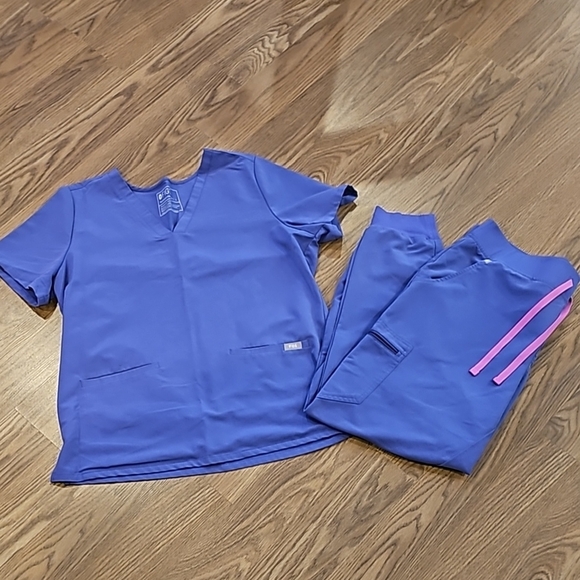 Tops - FIGS Womens Purple Scrub Set